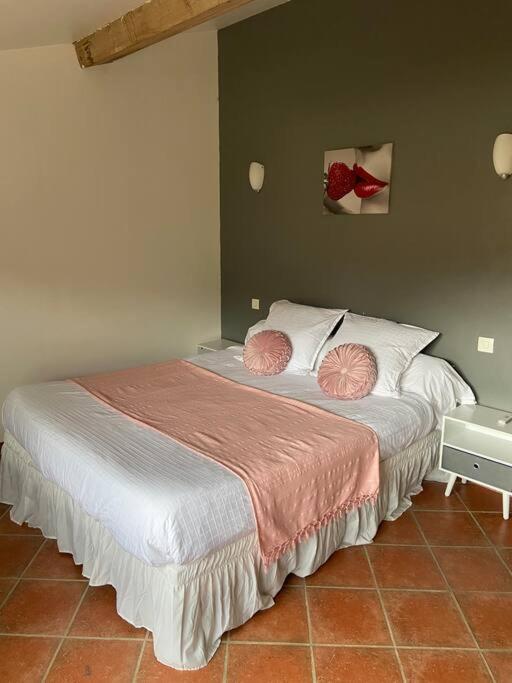 Gite A La Ferme Avec Jacuzzi Et Sauna Villefloure Exterior photo